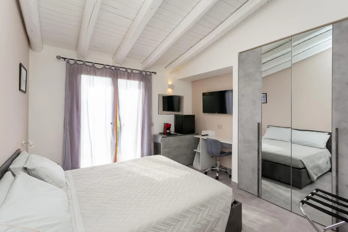 לינה וארוחת בוקר Lu Lioni B&B Il Glicine איטליה