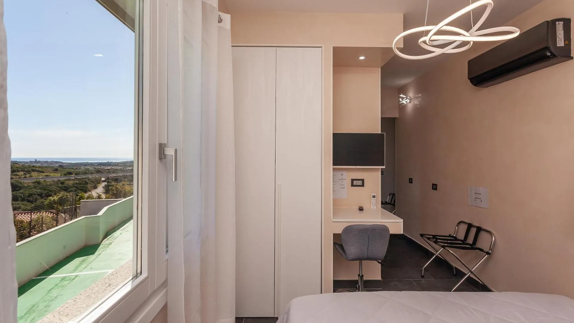 B&B Il Glicine Lu Lioni
