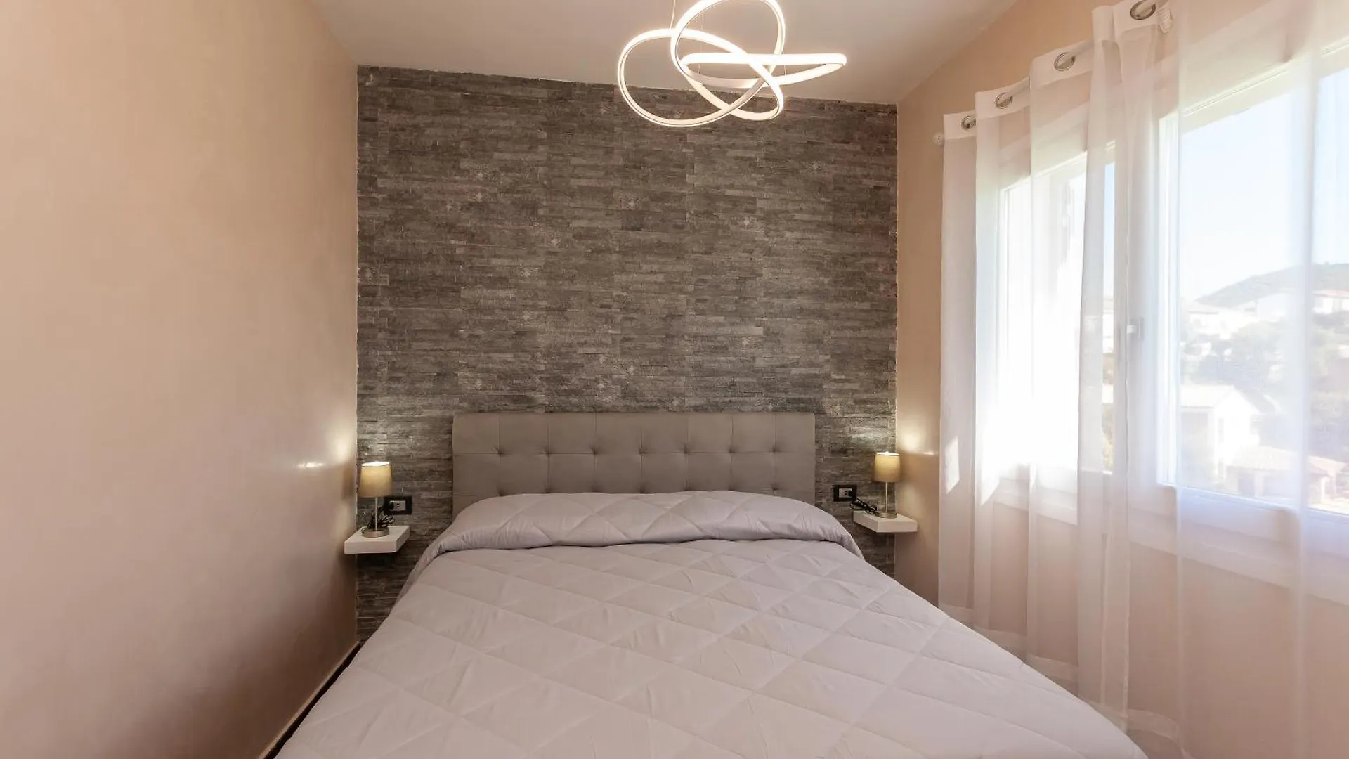 B&B Il Glicine Lu Lioni